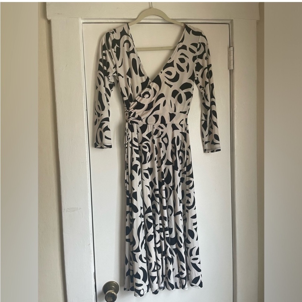 New York & Company Black and white float dress size XS - Picture 7 of 7